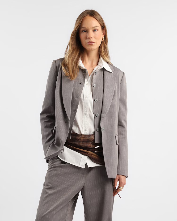 Blazer feminino alongado de alfaiataria - cinza