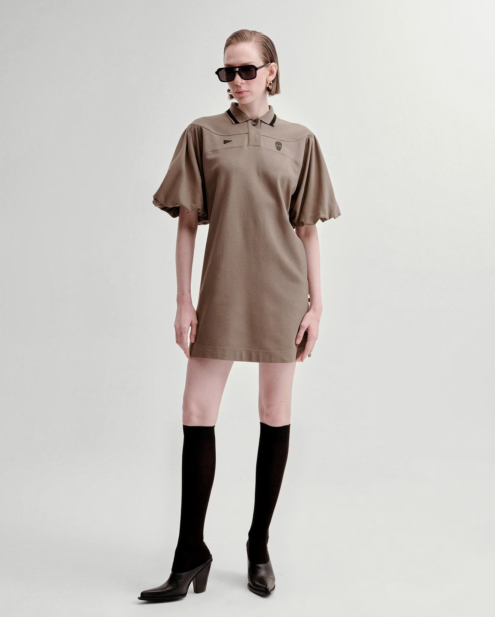 Vestido polo curto piquet manga balonê marrom | Herchcovitch + Pool