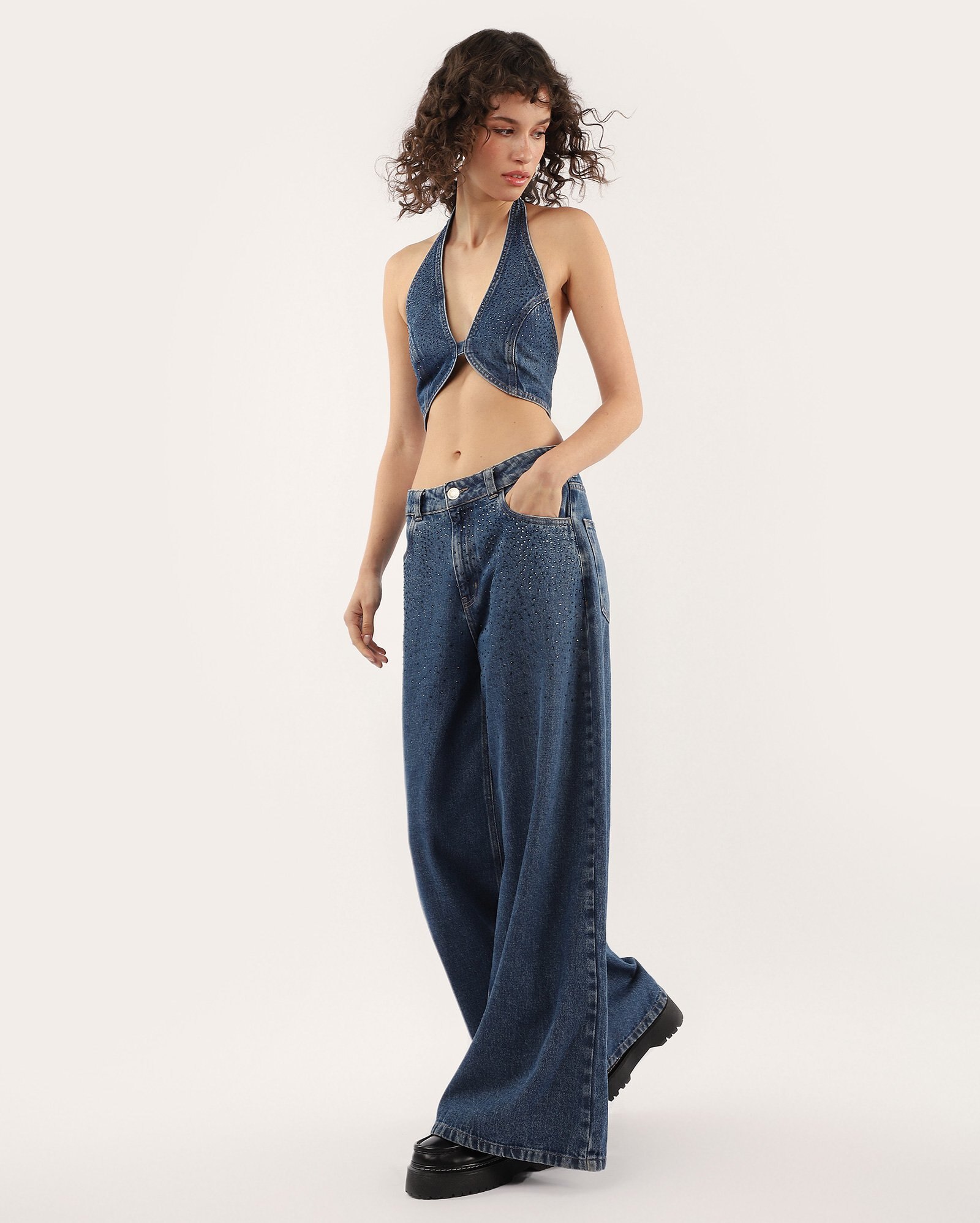 Calça jeans feminina palazzo com pedrarias denim escuro | Pool Jeans