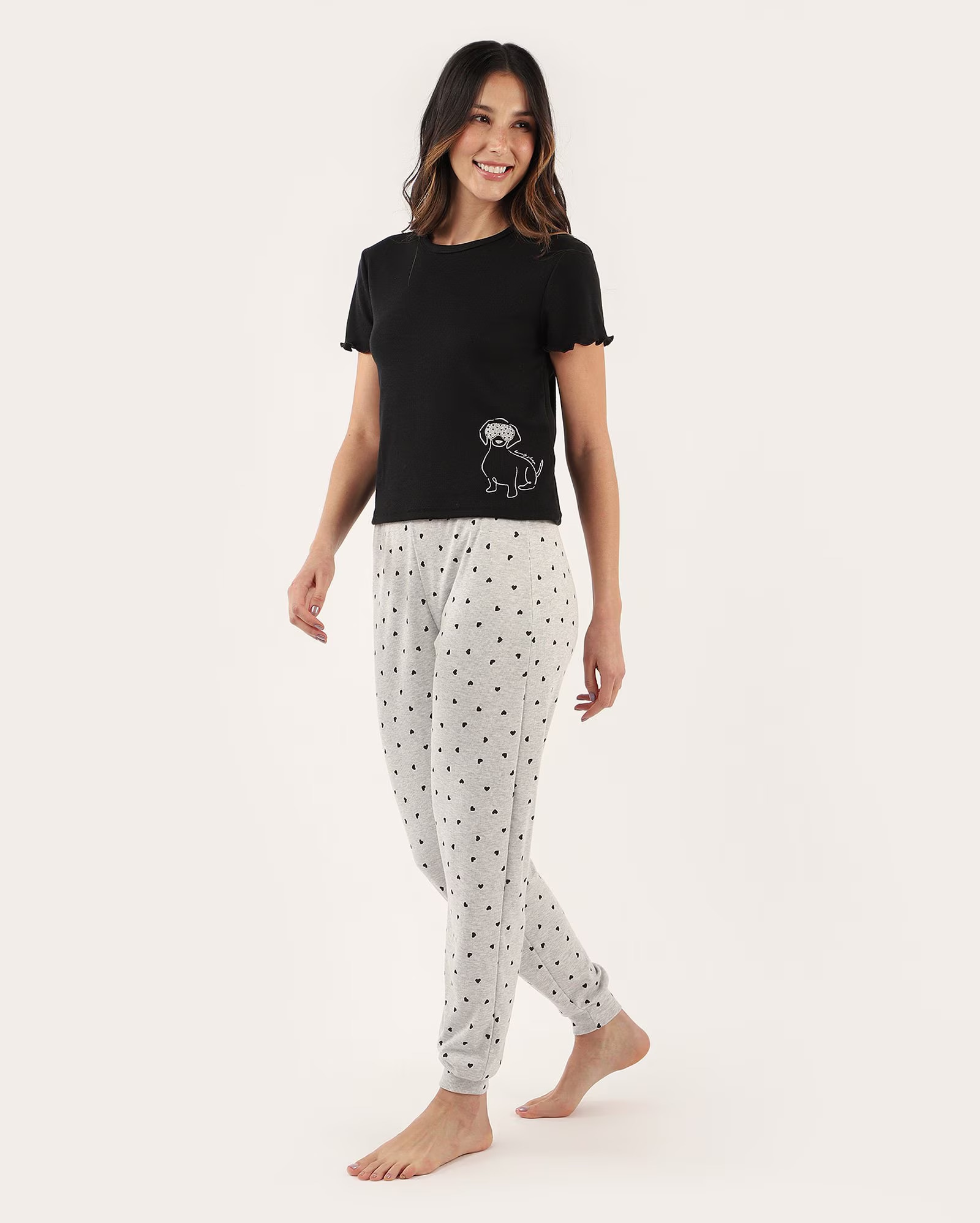 Pijama longo feminino canelado cachorro e coração multicor