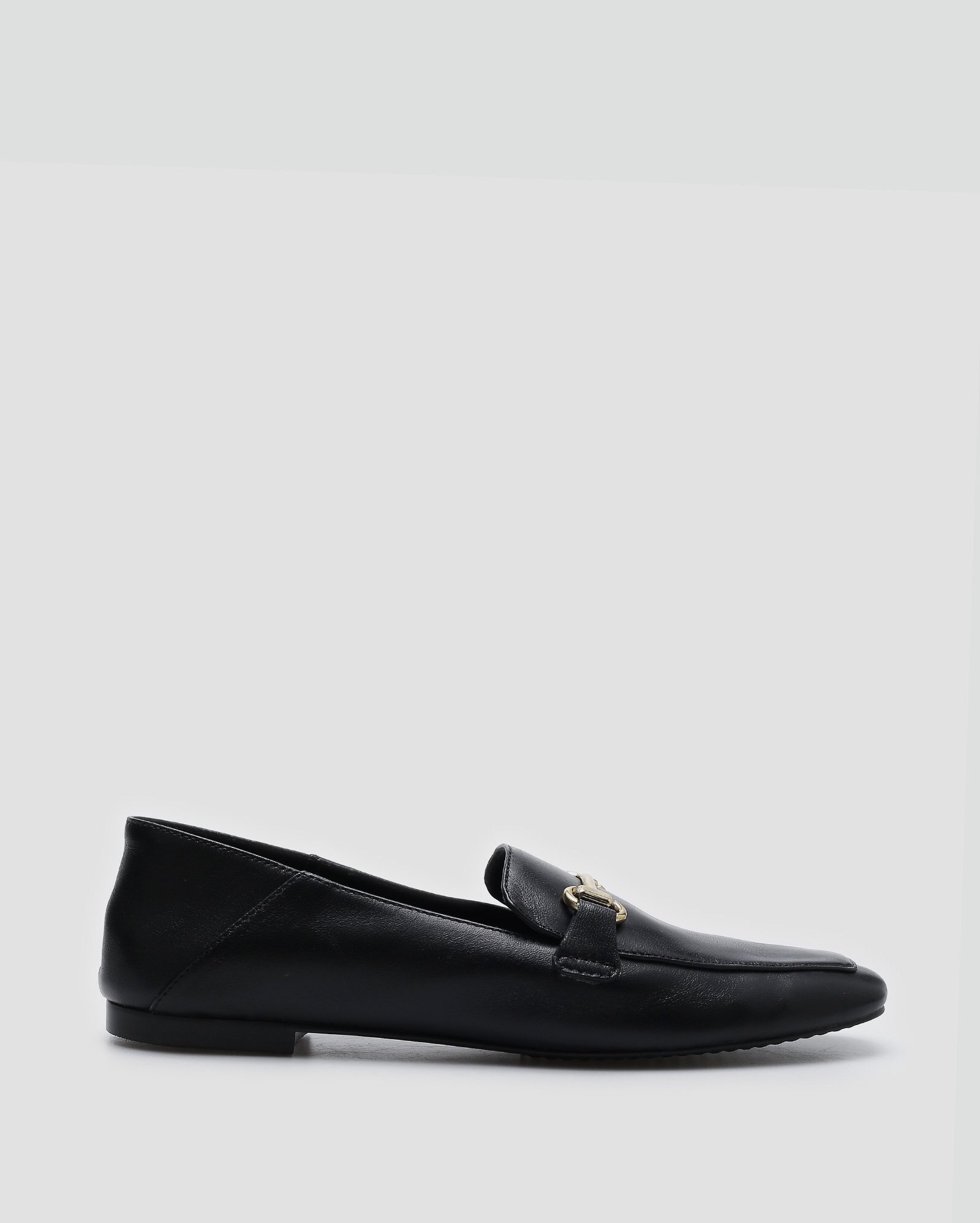 Mocassim feminino de couro preto | Riachuelo