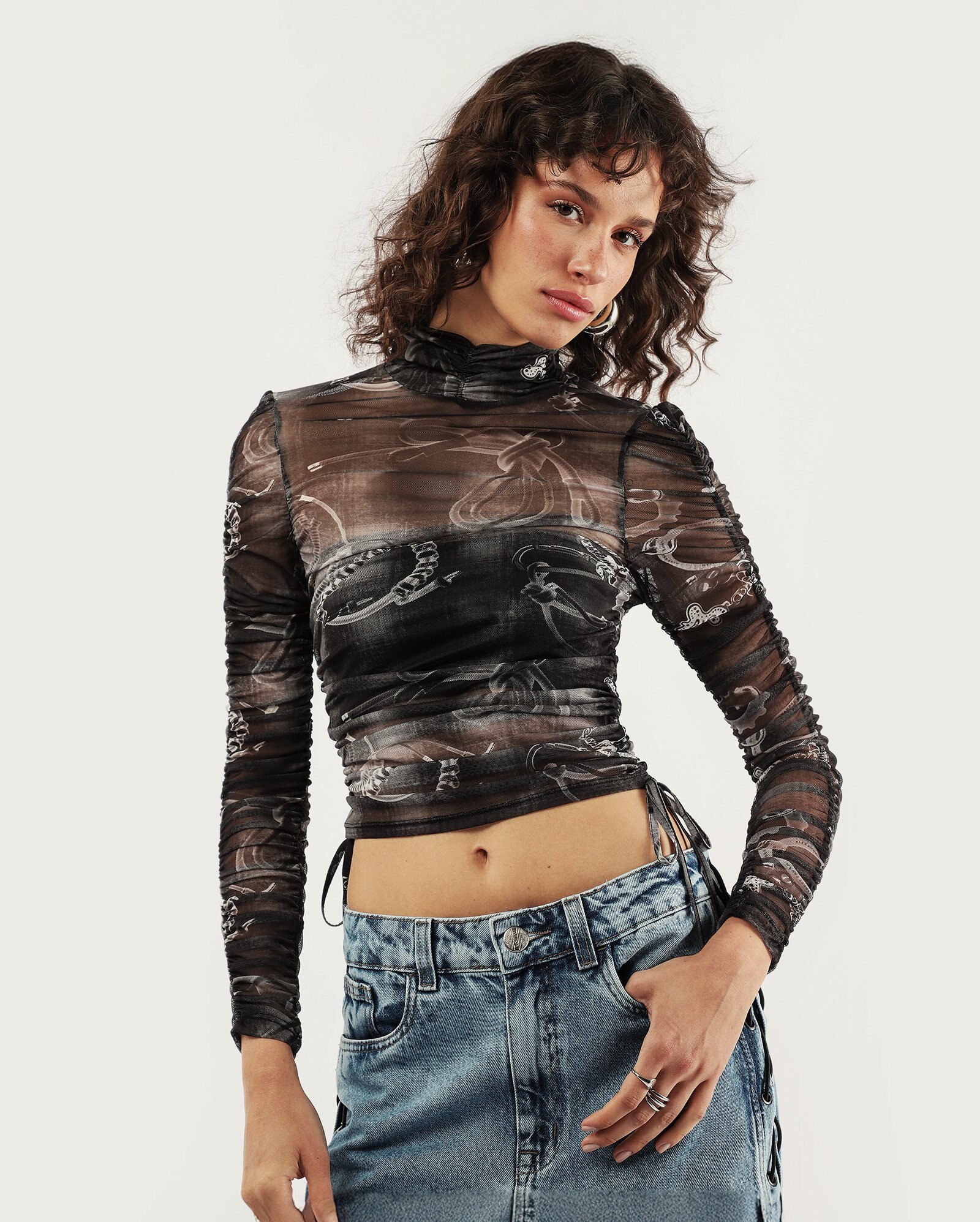Blusa feminina em tule preta | Alexandre Pavão + Pool