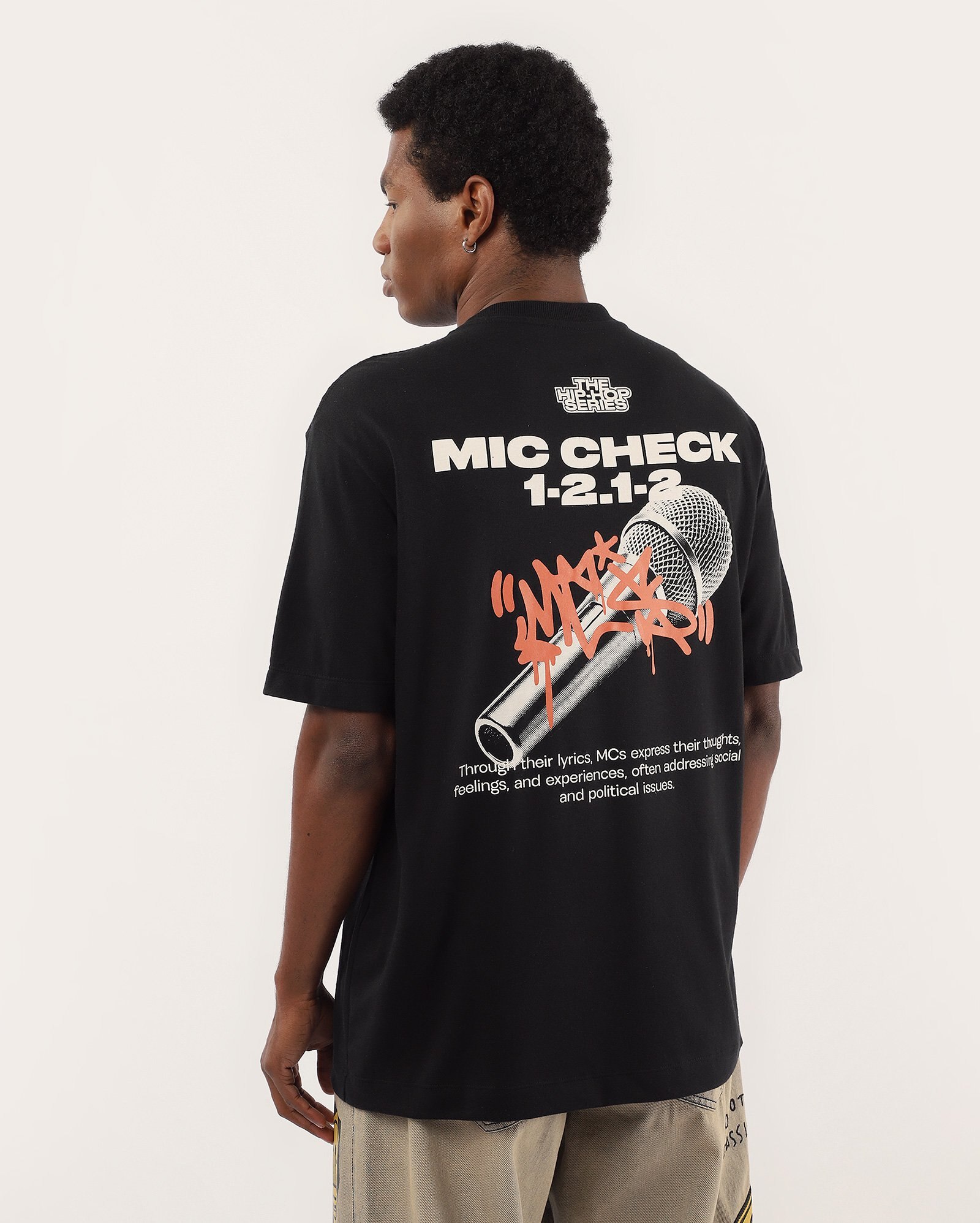 Camiseta masculina relaxed mic check preta