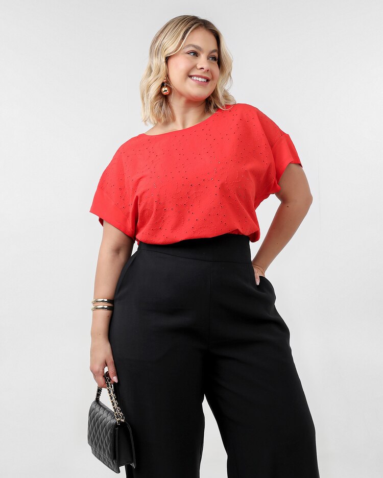 Blusa plus size feminina em laise frontal