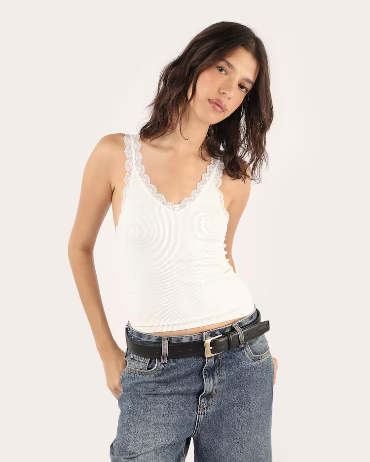Regata feminina canelada com renda - branca