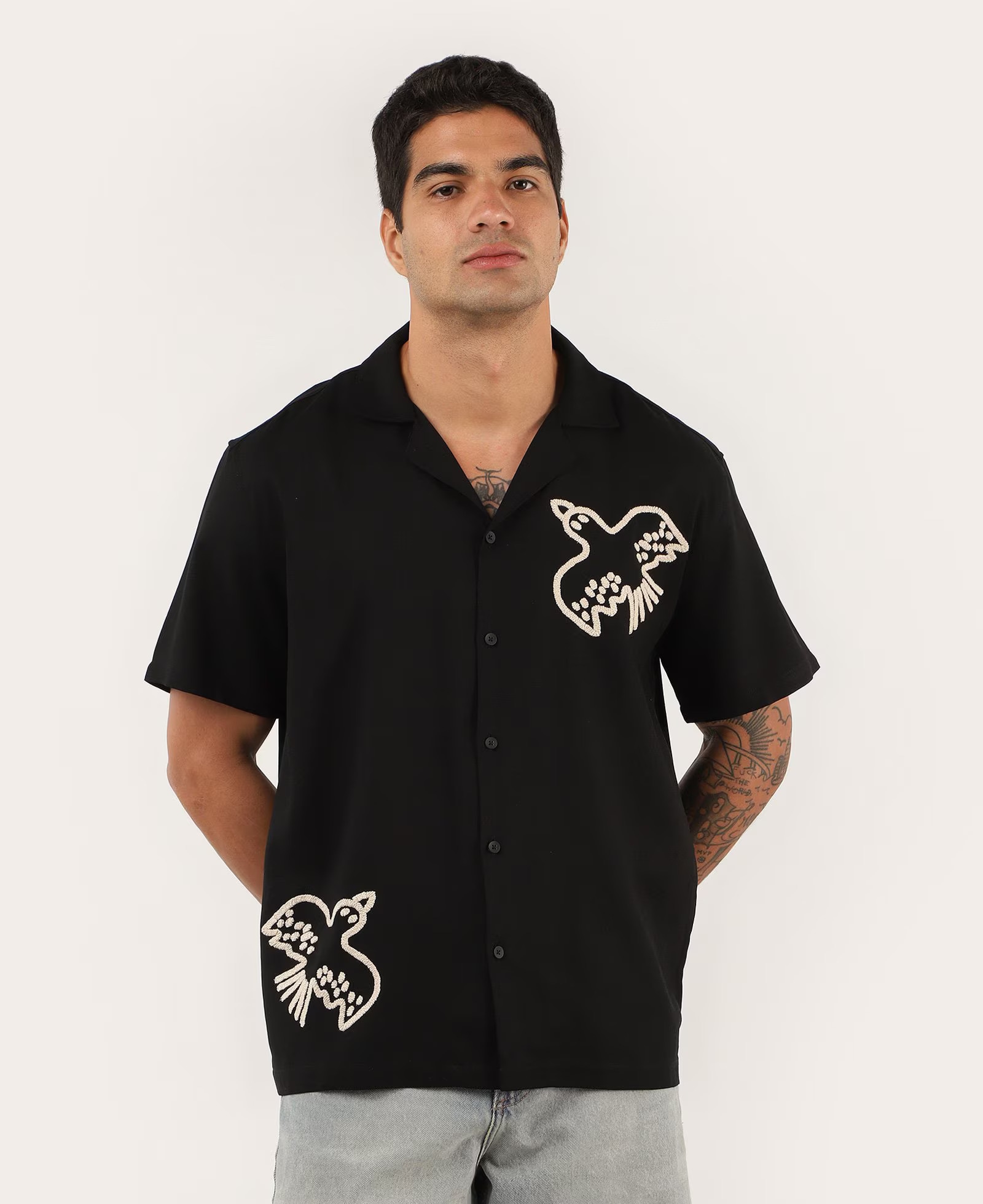 Camisa masculina regular em viscolinho tucano preta | Ceramiquinho + Riachuelo