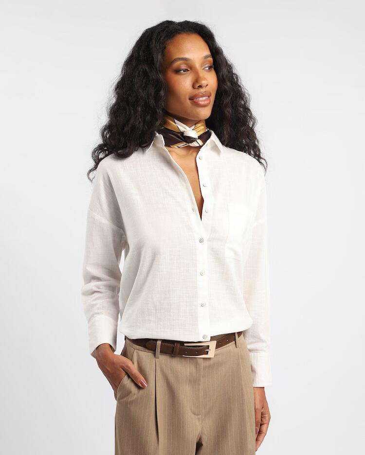 Camisa feminina oversized com bolso - Branco