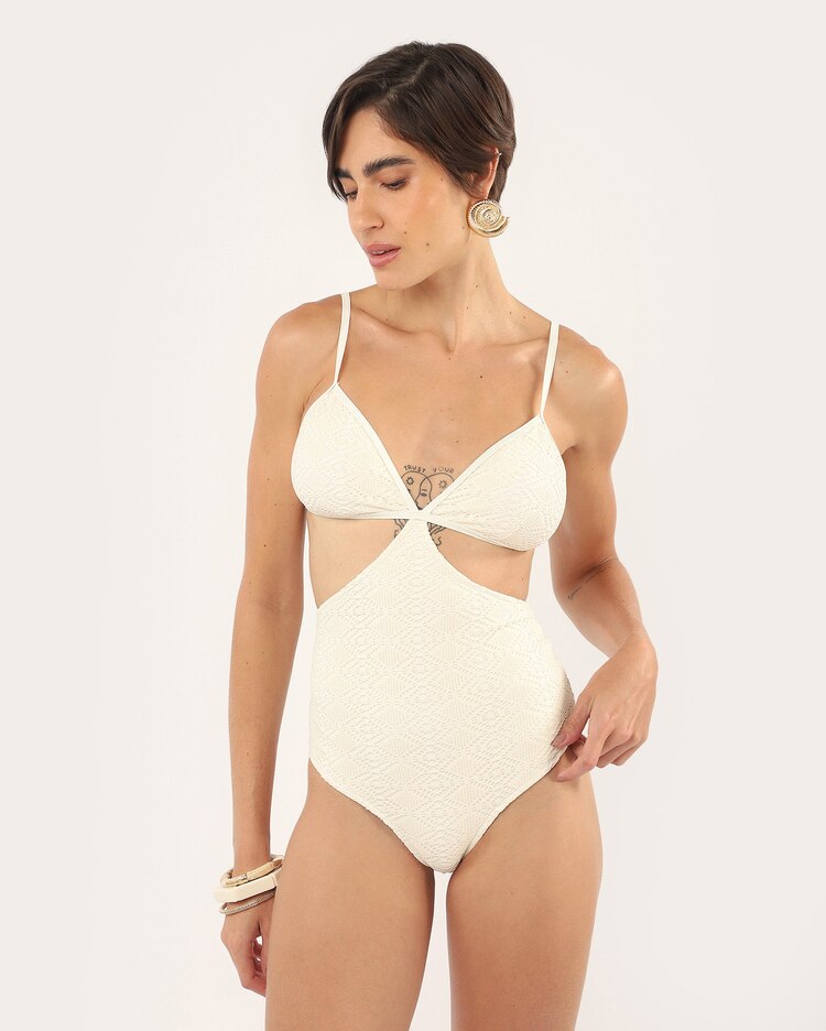 Maiô com recorte lateral e malha texturizado - off-white