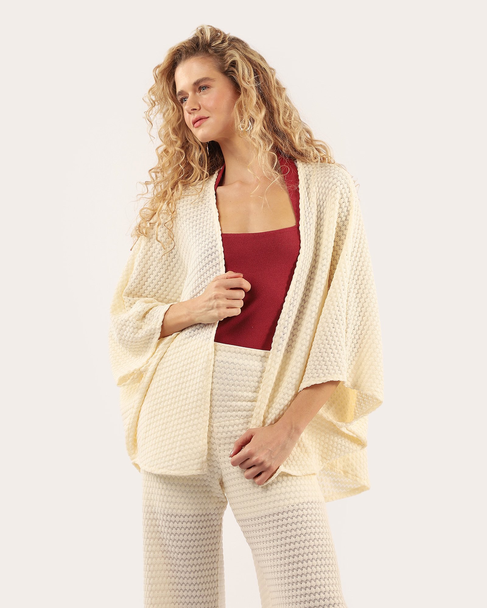 Kimono feminino amplo de tricot texturizado bege