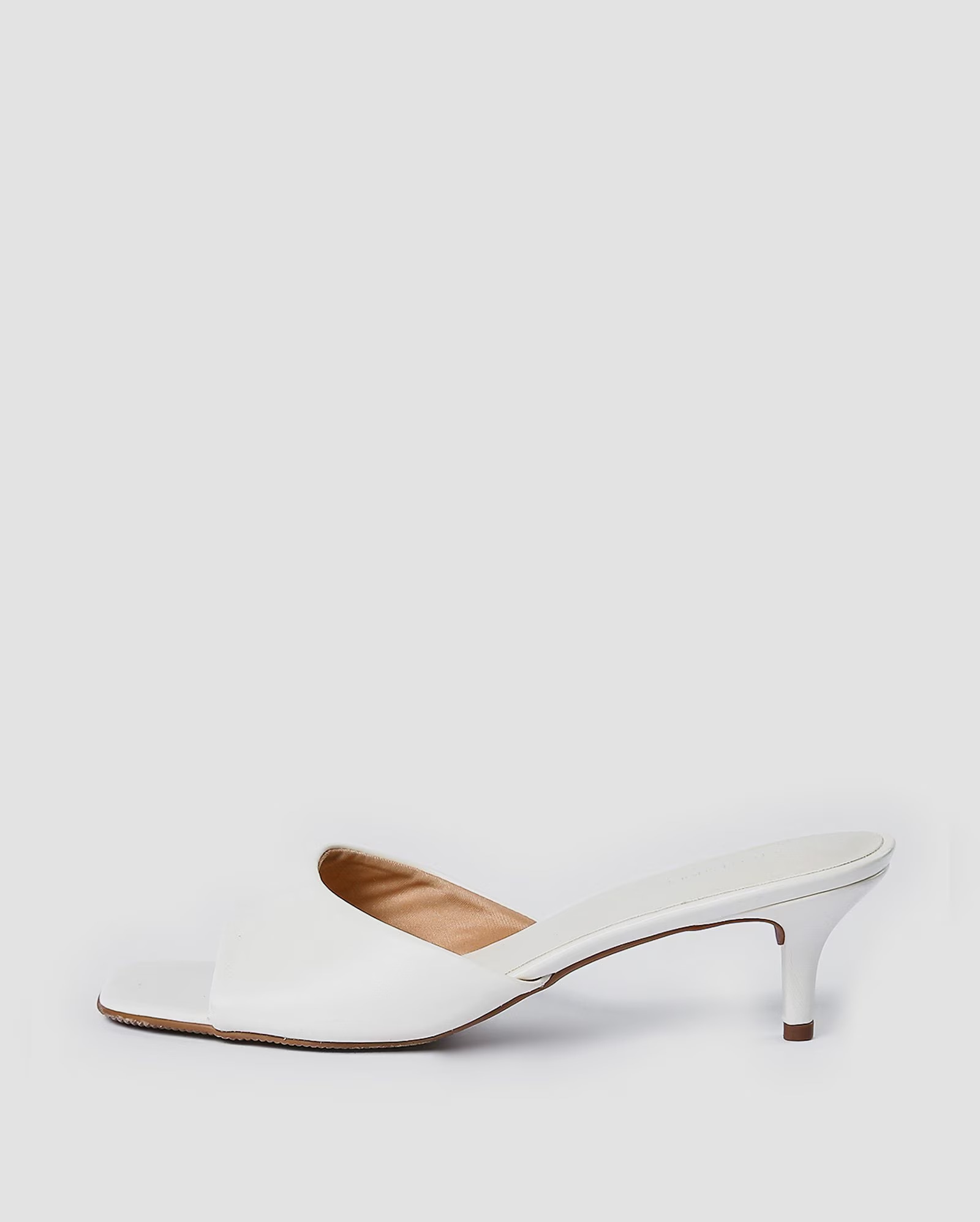 Tamanco salto fino tira grossa off-white | Riachuelo