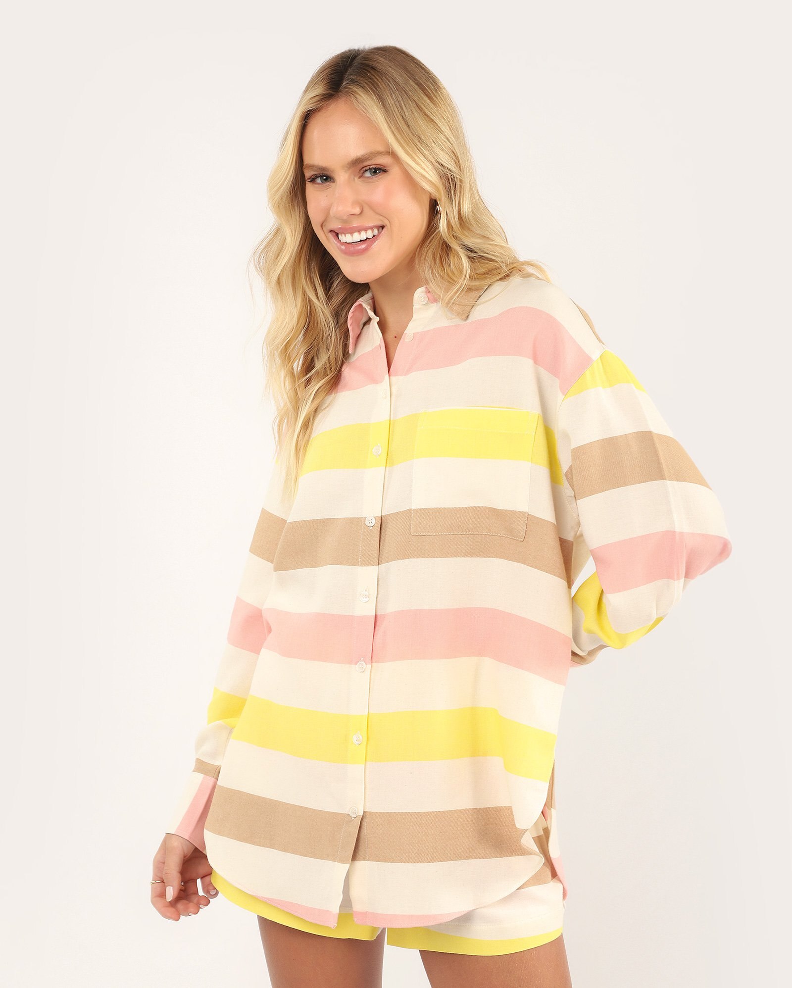 Camisa feminina ampla com bolso listrada - off-white | Special Edition