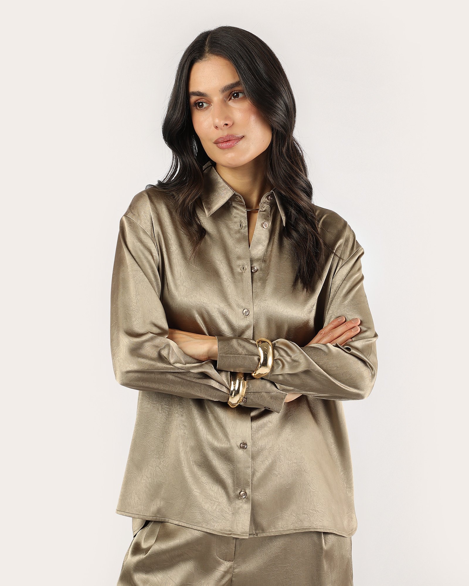 Camisa feminina acetinada manga longa