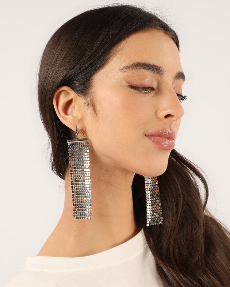 Brinco feminino longo cascata de plaquinhas - prata