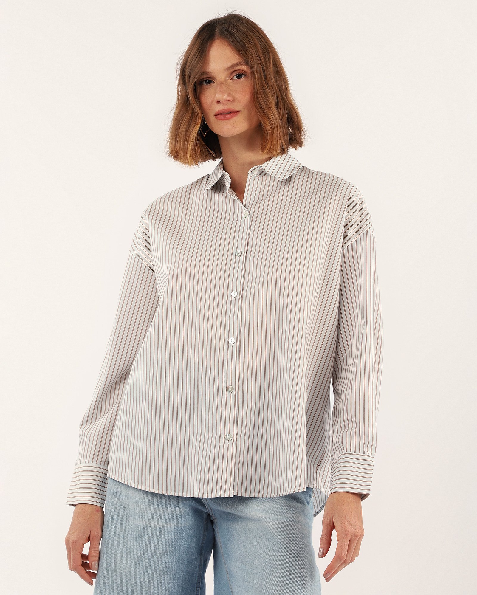 Camisa feminina ampla listrada off-white