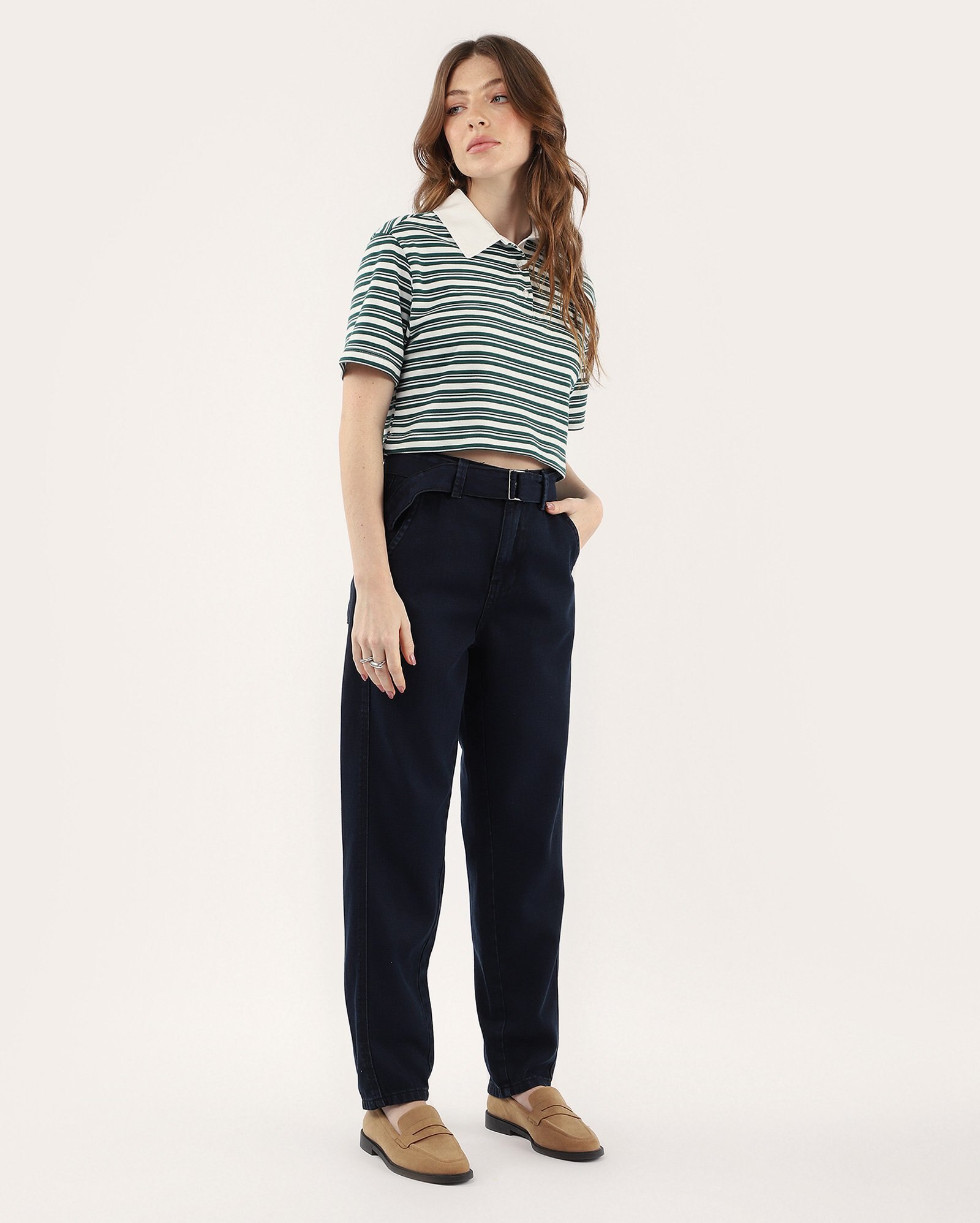 Calça jeans feminina mom com cinto denim escuro | Pool Jeans