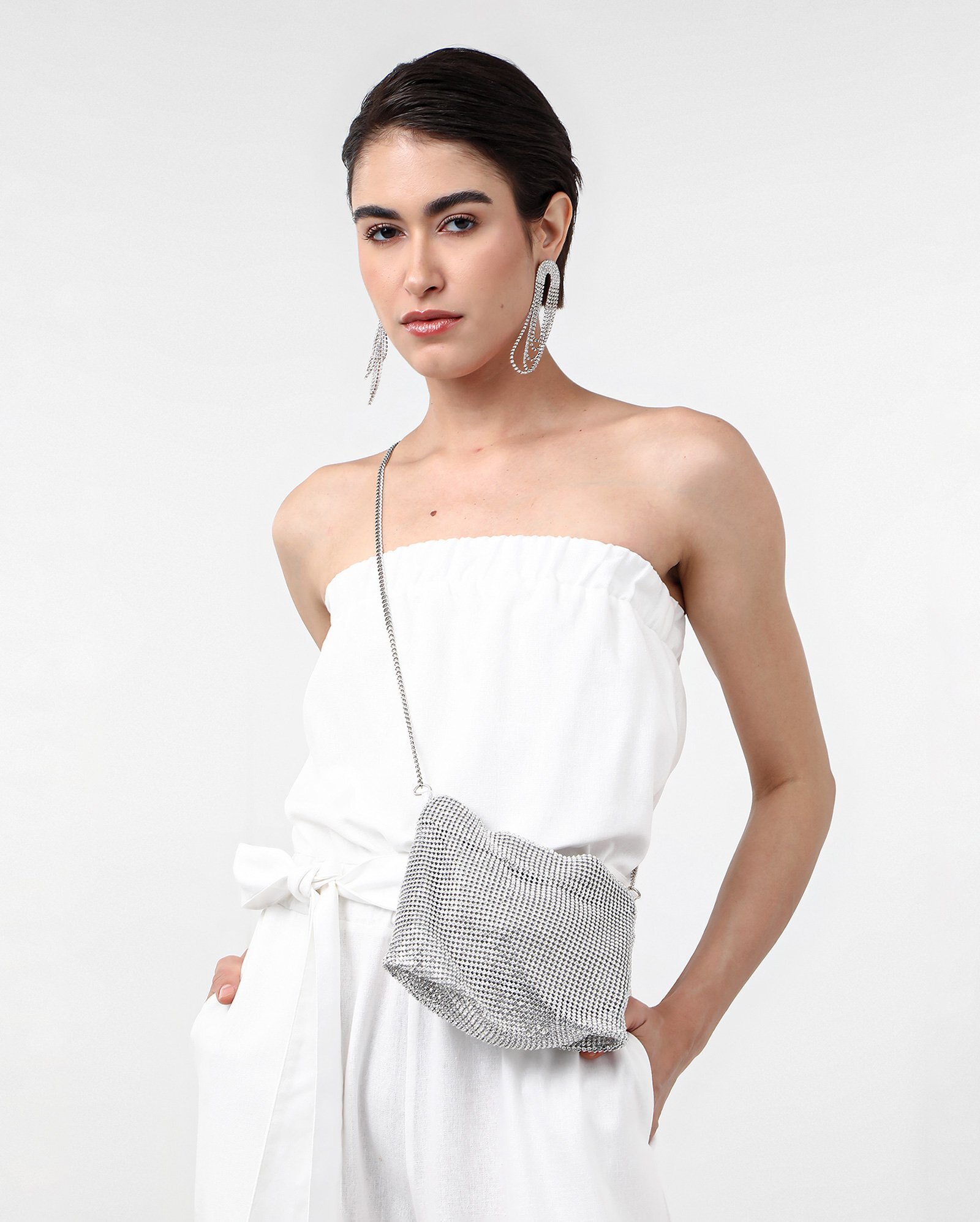 Bolsa crossbody P com brilho e corrente prata | Accessori by Riachuelo