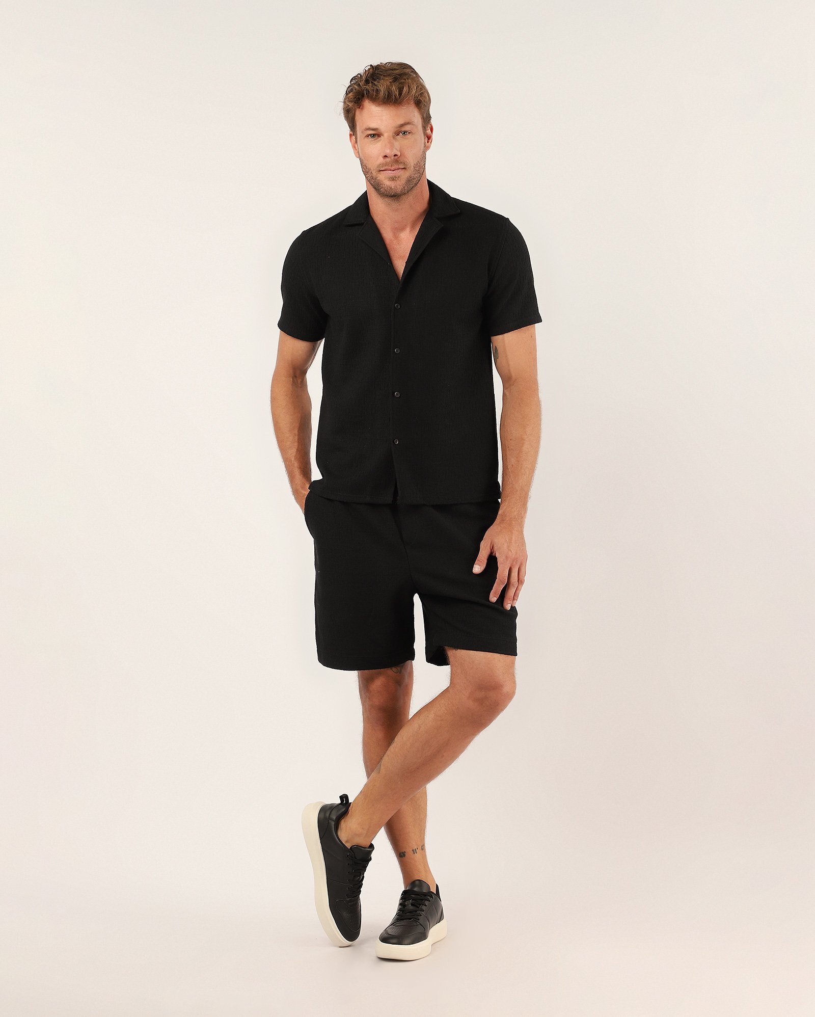 Bermuda masculina em malha texturizada - preta