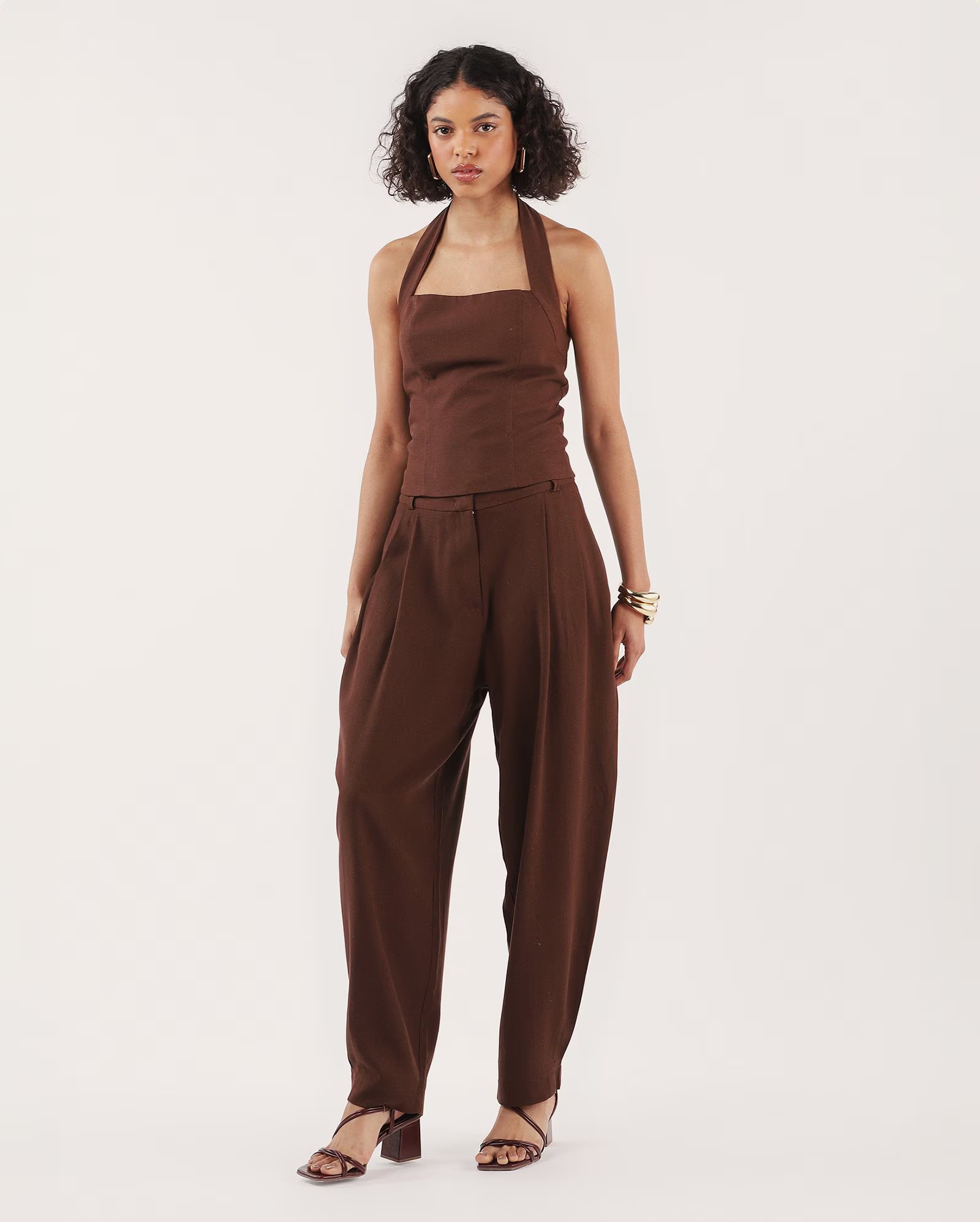 Calça feminina alfaiataria de viscolinho barrel marrom | Riachuelo