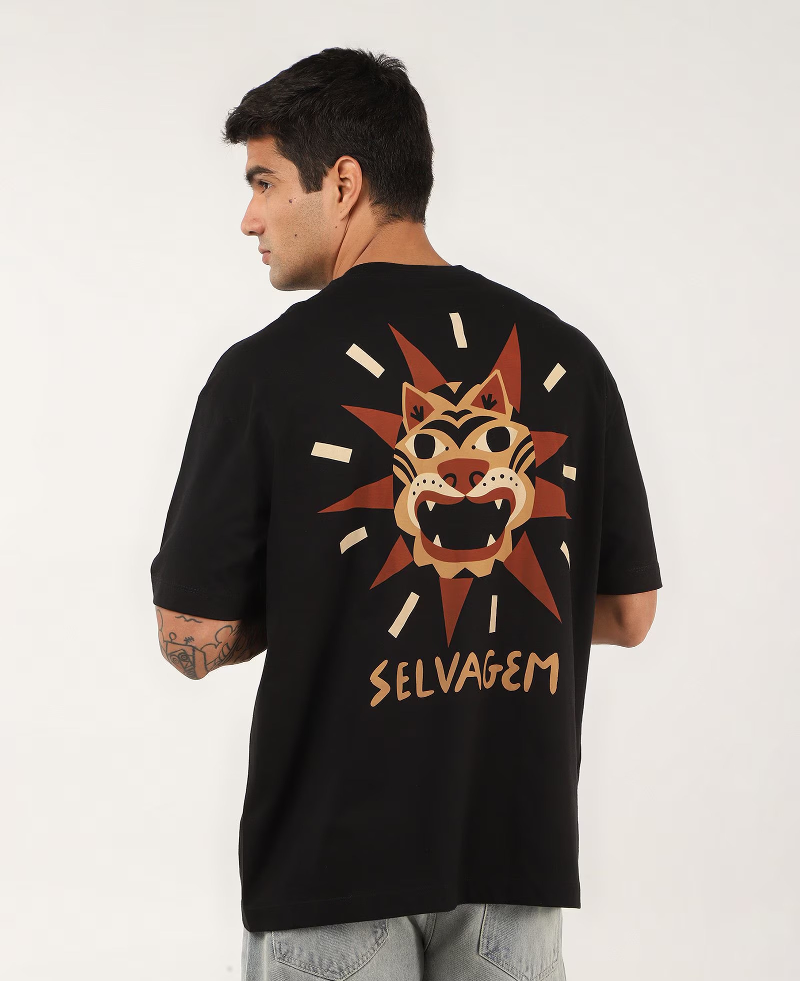 Camiseta masculina oversized onçona selvagem preta | Ceramiquinho + Riachuelo