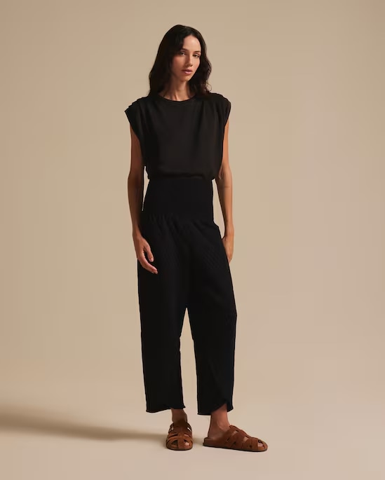 Calça feminina maquinetada a niemeyer