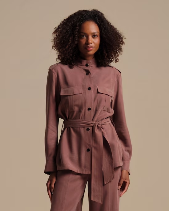 Calça feminina barrel em suede | Silvia Braz + Riachuelo