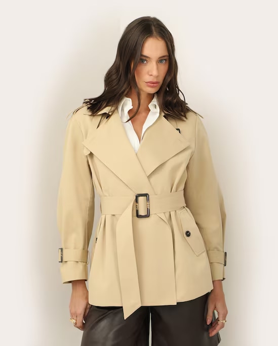Trench coat feminino com cinto | Silvia Braz + Riachuelo