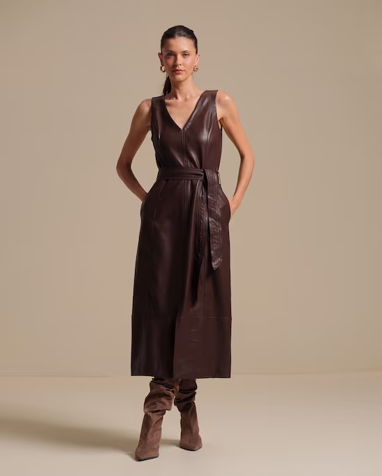 Vestido midi em poliuretano com amarração | Silvia Braz + Riachuelo